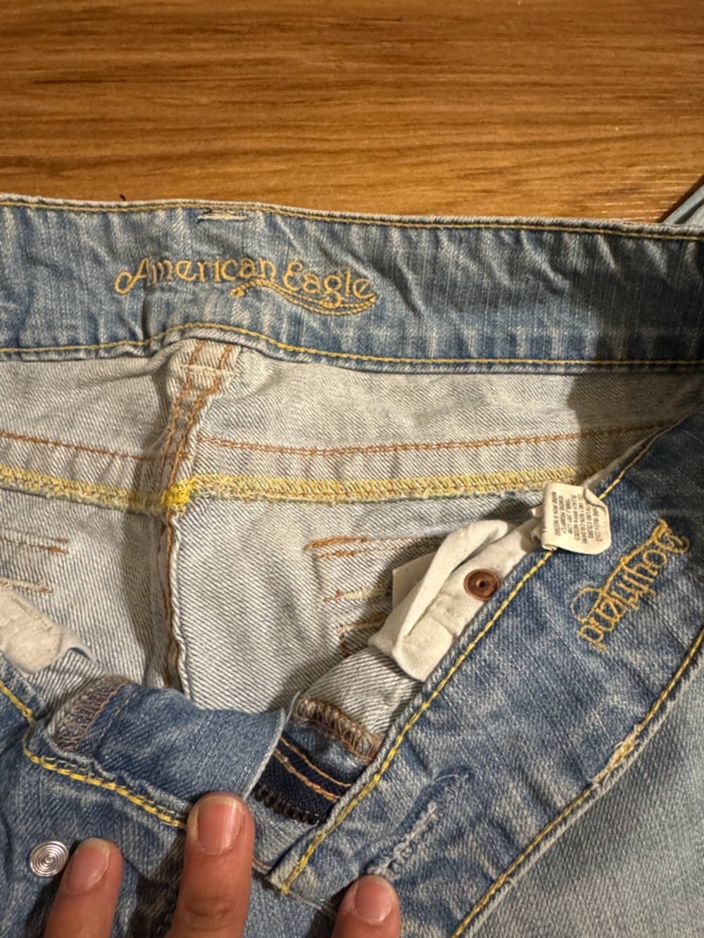 Women’s American Eagle Outfitters Light Wash Wide-Leg Jeans - Picture 2 of 5